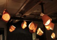 suspensions en placage de bois. possibilité de montage en lampadaire ou applique