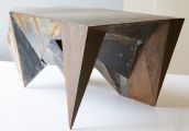 table basse en acier. Patinée rouillée et cirée